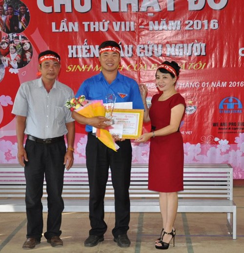 Hơn 500 đoàn viên thanh niên cao đẳng Sư phạm Đắk Lắk hưởng ứng ngày "Chủ nhật đỏ"