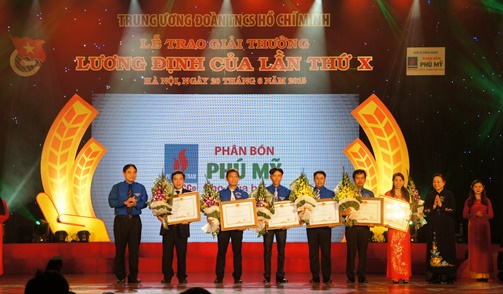 Vinh doanh 150 thanh niên nông thôn tiêu biểu nhận giải thưởng Lương Định Của lần thứ 10 năm 2015