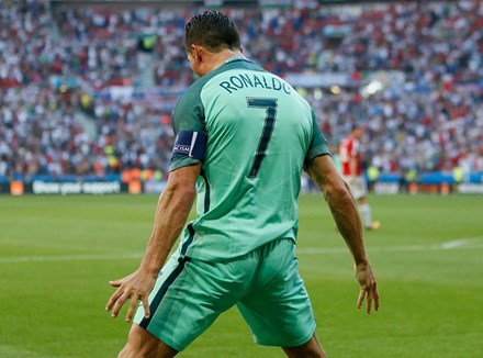 Bản tin EURO: Ronaldo đi vào lịch sử sau màn cứu rỗi Bồ Đào Nha