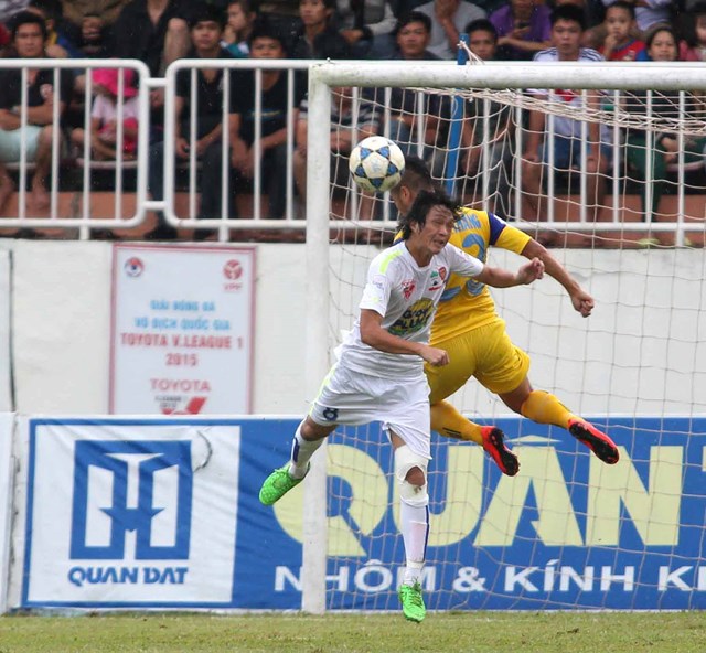 CLB ở V-League cắn răng chịu đựng khi cầu thủ chấn thương