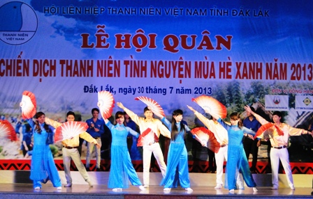 Lễ Hội quân Chiến dịch Thanh niên tình nguyện Mùa hè xanh 2013:   Thực hiện nhiều công trình,phần việc thanh niên xây dựng Nông thôn mới