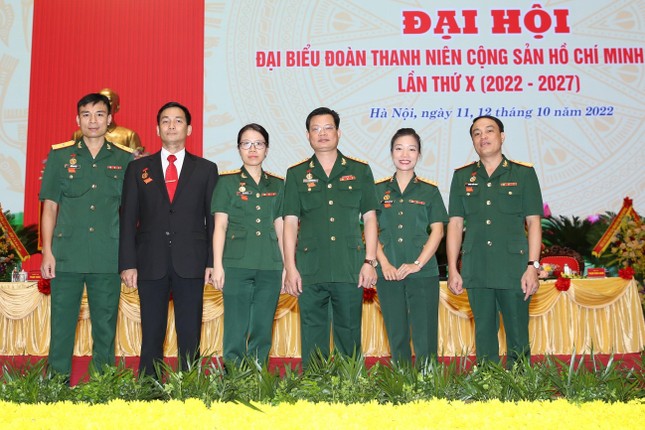 TẤM GƯƠNG LÀM THEO LỜI BÁC – BÓNG HỒNG ÁO LÍNH “HAI ĐẢM”