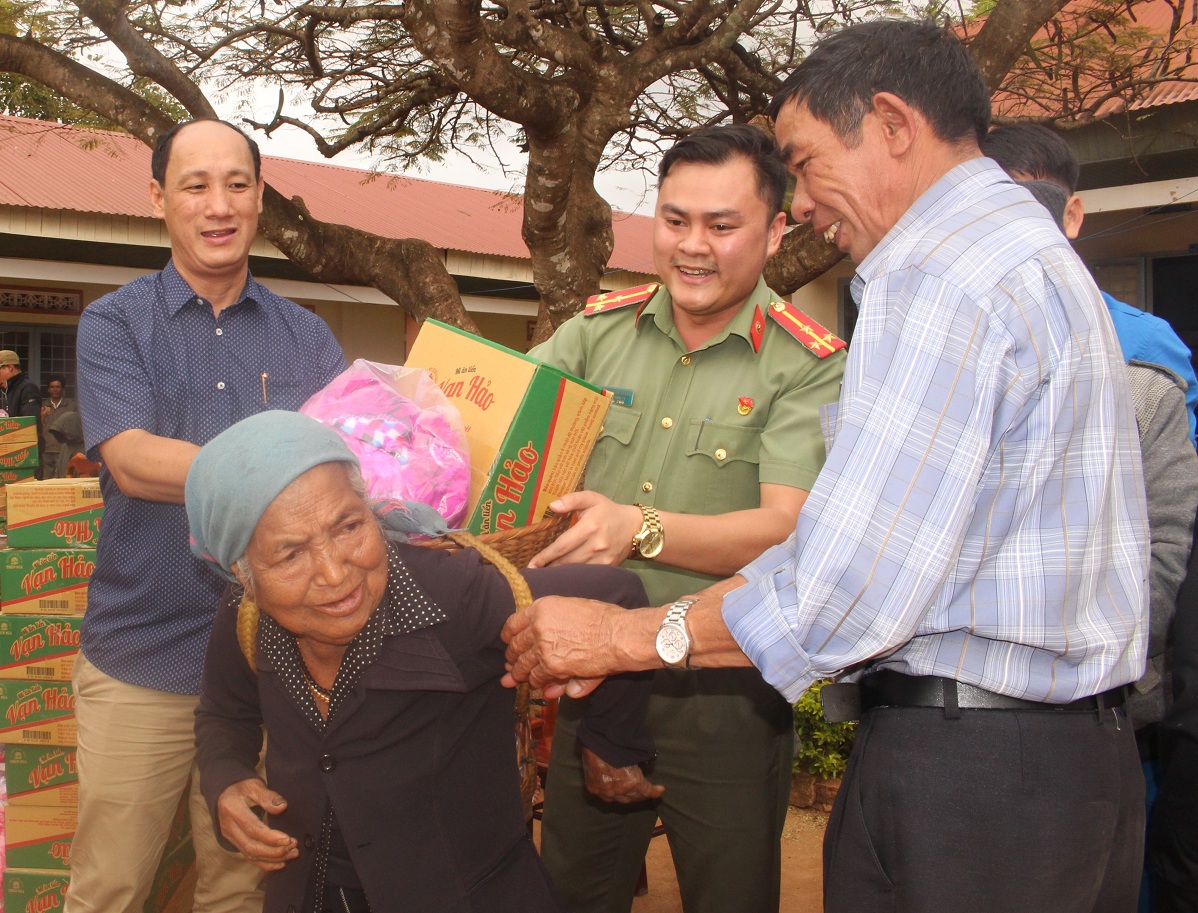 Hơn 200 triệu đồng thực hiện chương trình "Tình nguyện mùa Đông" năm 2019