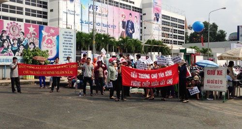 Họp về đập chợ, 'nóng' hơn chảo lửa