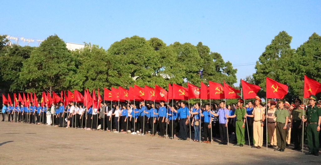 Lễ mít tinh, chào cờ kỷ niệm 88 năm Ngày thành lập Đoàn TNCS Hồ Chí Minh