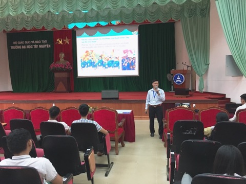 Hơn 800 sinh viên trường Đại học Tây Nguyên được bồi dưỡng “6 bài học Lý luận chính trị” 