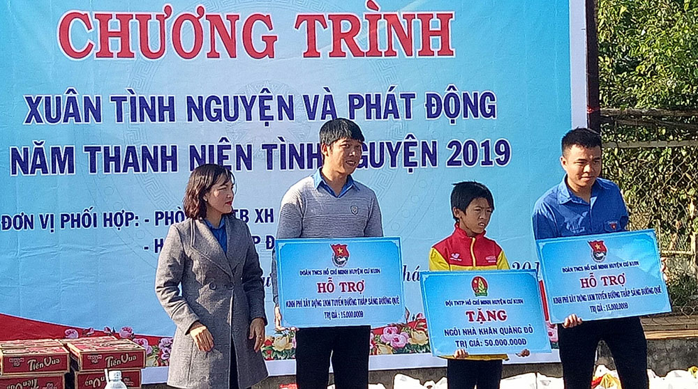 Huyện Cư Kuin tổ chức Chương trình Xuân tình nguyện và “phát động năm thanh niên tình nguyện 2019”