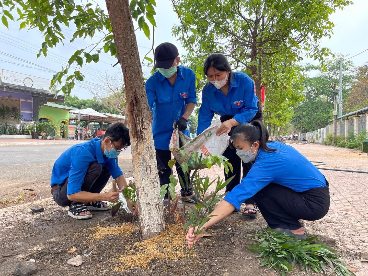 KHÍ THẾ THÁNG THANH NIÊN