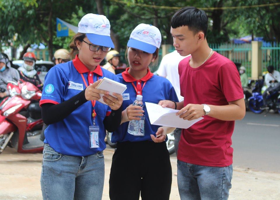 Gần 1.000 thanh niên tình nguyện tham gia “Tiếp sức mùa thi”