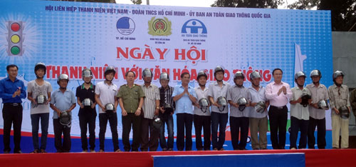 Hơn 5.000 bạn trẻ tham gia ngày hội văn hóa giao thông