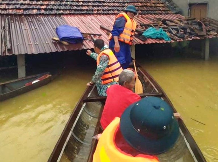 Bí thư Đoàn xã dũng cảm cứu dân trong lũ dữ