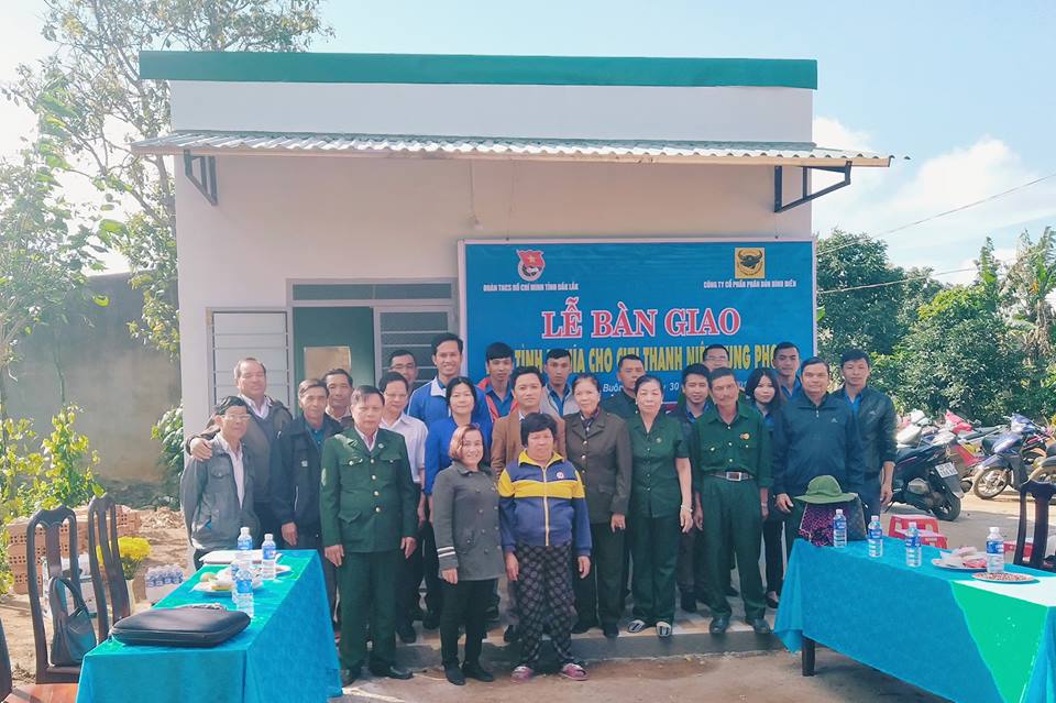 Bàn giao nhà Tình nghĩa tặng cựu thanh niên xung phong