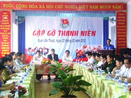 ĐỐI THOẠI TRỰC TIẾP GIỮA LÃNH ĐẠO THANH PHỐ VÀ THANH NIÊN