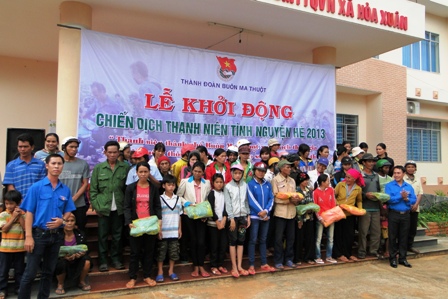 Trên 500 đoàn viên, thanh niên ra quân Chiến dịch Thanh niên tình nguyện hè năm 2013