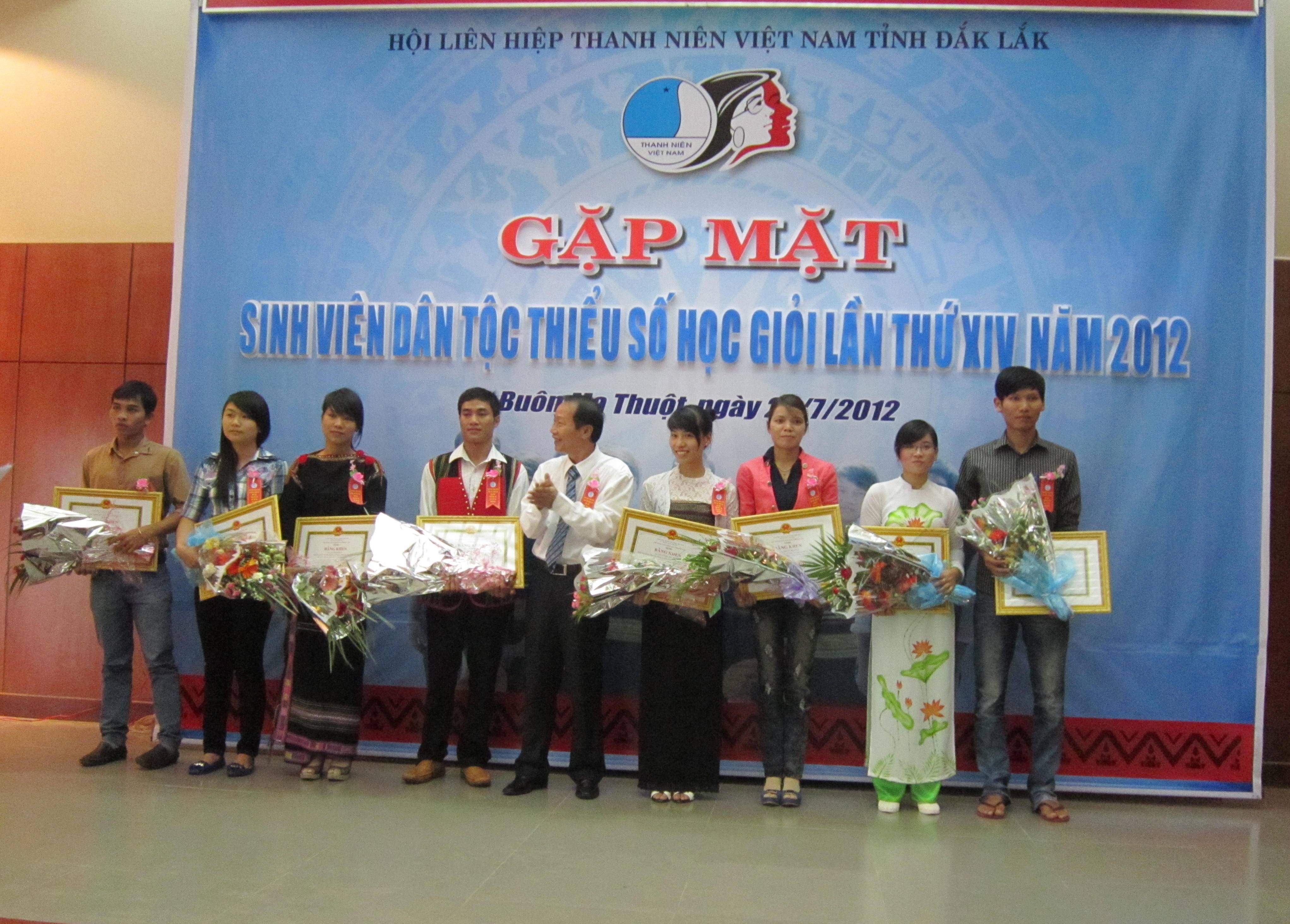 Gặp mặt sinh viên dân tộc thiểu số học giỏi lần thứ XIV - năm 2012