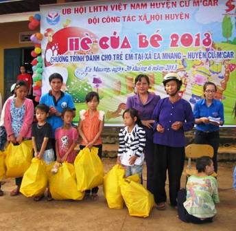 HÈ CỦA BÉ 2013 – NƠI  TRAO NHỮNG YÊU THƯƠNG