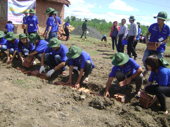 SƠ KẾT 2 NĂM THỰC HIỆN CHỈ THỊ 03 CỦA BỘ CHÍNH TRỊ: TUỔI TRẺ DAK LAK HỌC TẬP VÀ LÀM THEO BÁC BẰNG NHIỀU CÔNG TRÌNH, PHẦN VIỆC THANH NIÊN THIẾT THỰC, HIỆU QUẢ