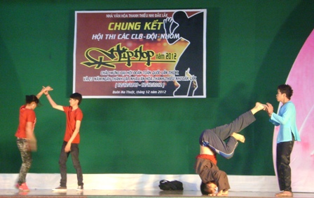 NHÓM ZERO CREW ĐOẠT GIẢI NHẤT VÒNG CHUNG KẾT HỘI THI “CÁC CÂU LẠC BỘ, ĐỘI, NHÓM HIP HOP NĂM 2012