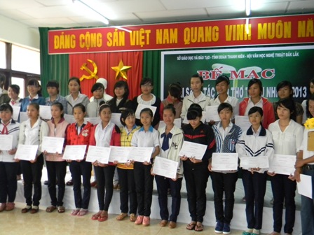 BẾ MẠC TRẠI SÁNG TÁC HẠ XANH 2013