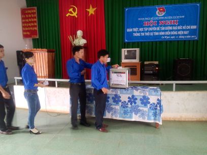 Huyện đoàn Krông Păk: 100 ĐOÀN VIÊN THANH NIÊN THAM GIA TẬP HUẤN KỸ NĂNG THỰC HÀNH XÃ HỘI 2014 