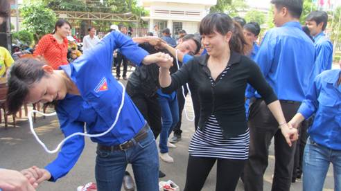 Sôi nổi “Ngày hội trò chơi dân gian và Team building năm 2014” do các chi đoàn khối cơ quan huyện Krông Pắk tổ chức