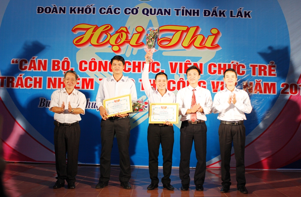  HỘI THI “CÁN BỘ, CÔNG CHỨC, VIÊN CHỨC TRẺ VỚI TRÁCH NHIỆM THỰC THI CÔNG VỤ” NĂM 2013