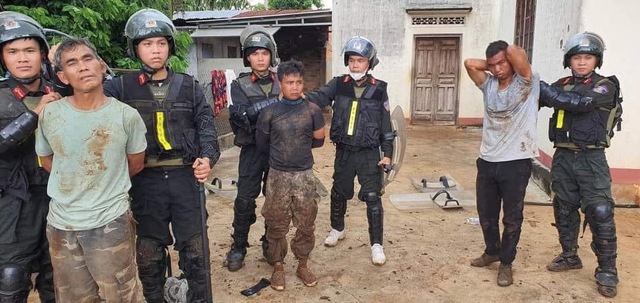 Bắt giữ tổng cộng 45 đối tượng liên quan đến vụ nổ súng tấn công 2 trụ sở xã ở H.Cư Kuin (Đắk Lắk) khiến 9 người tử vong, 2 người bị thương.